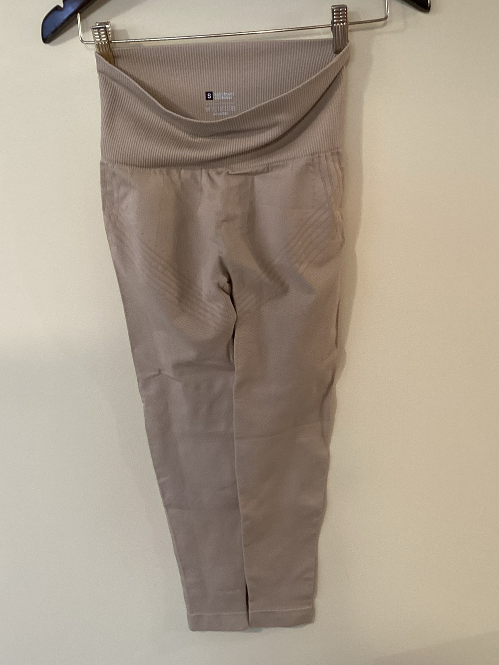 Women’s bum-shaping High-Waist Stretch Leggings in Taupe